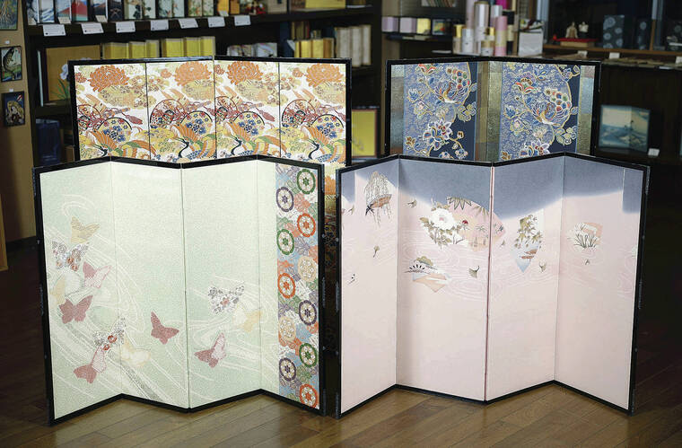 Folding screens tailored to meet modern life
