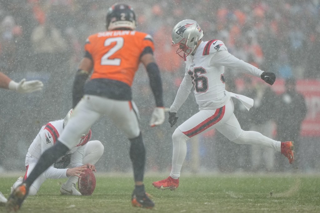 Former Hurricanes Arroyo, Borregales face off in Super Bowl