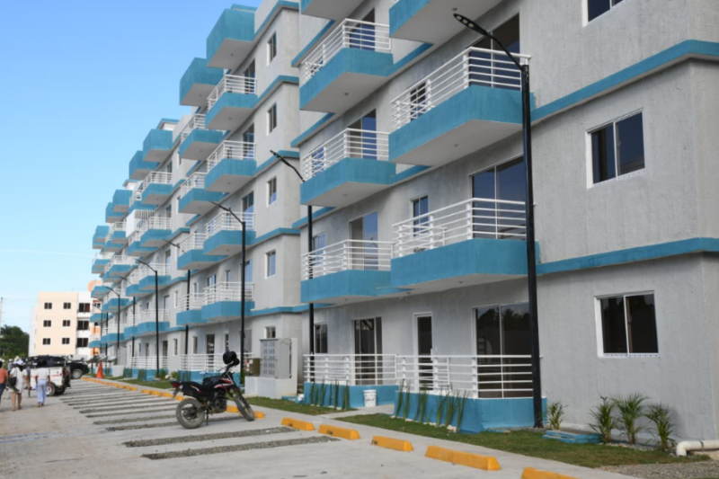 Government delivers 200 new apartments in Santo Domingo Oeste (West)