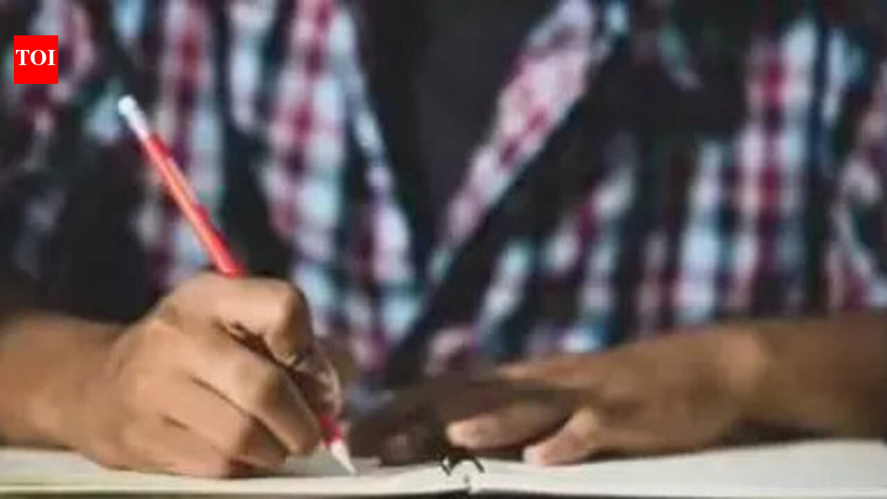 Invigilators to get QR code-enabled identity cards | Prayagraj News