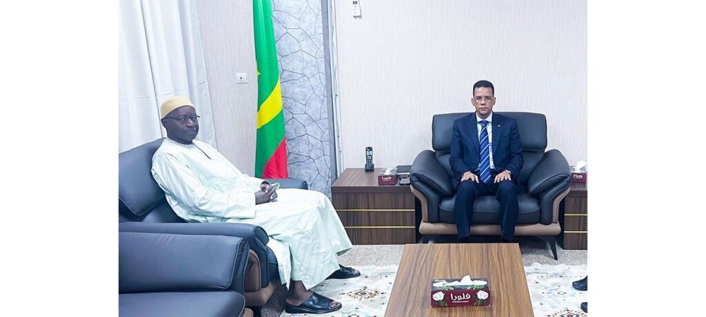 Islamic Affairs Minister Receives the Director of the Department of Religious Affairs and Integration of Arab Degree Holders in Senegal