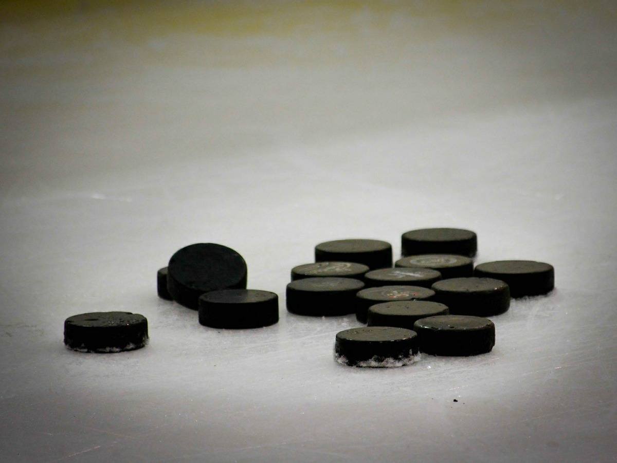 Maine high school hockey team can play rest of season, but without same coaches