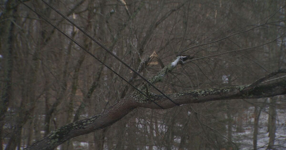 Nashville residents demand answers as thousands remain without power ...