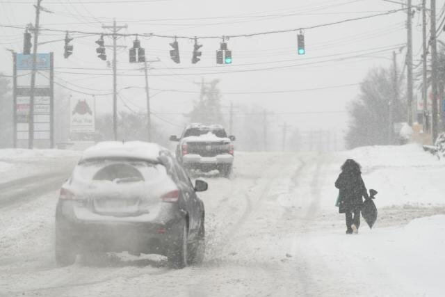 Powerful winter storm shuts schools, disrupts travel in US