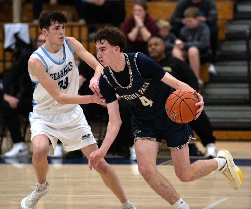 Severna Park boys basketball continues surprise run by beating South River, 54-49