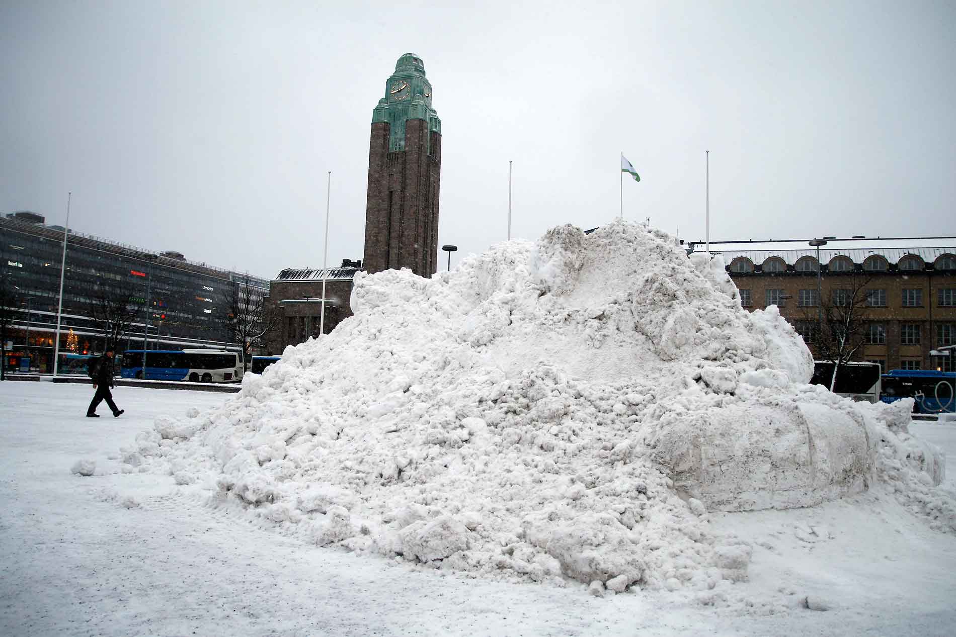 A big pile of snow in front of the Railway Square in Helsinki in a photograph by Tony Öhberg for Finland Today.
