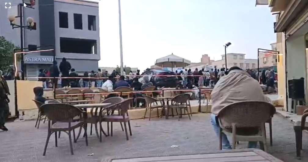 لاجئون سودانيون يتدافعون أمام مقر مفوضية اللاجئين في القاهرة -يناير 2026-راديو دبنقا