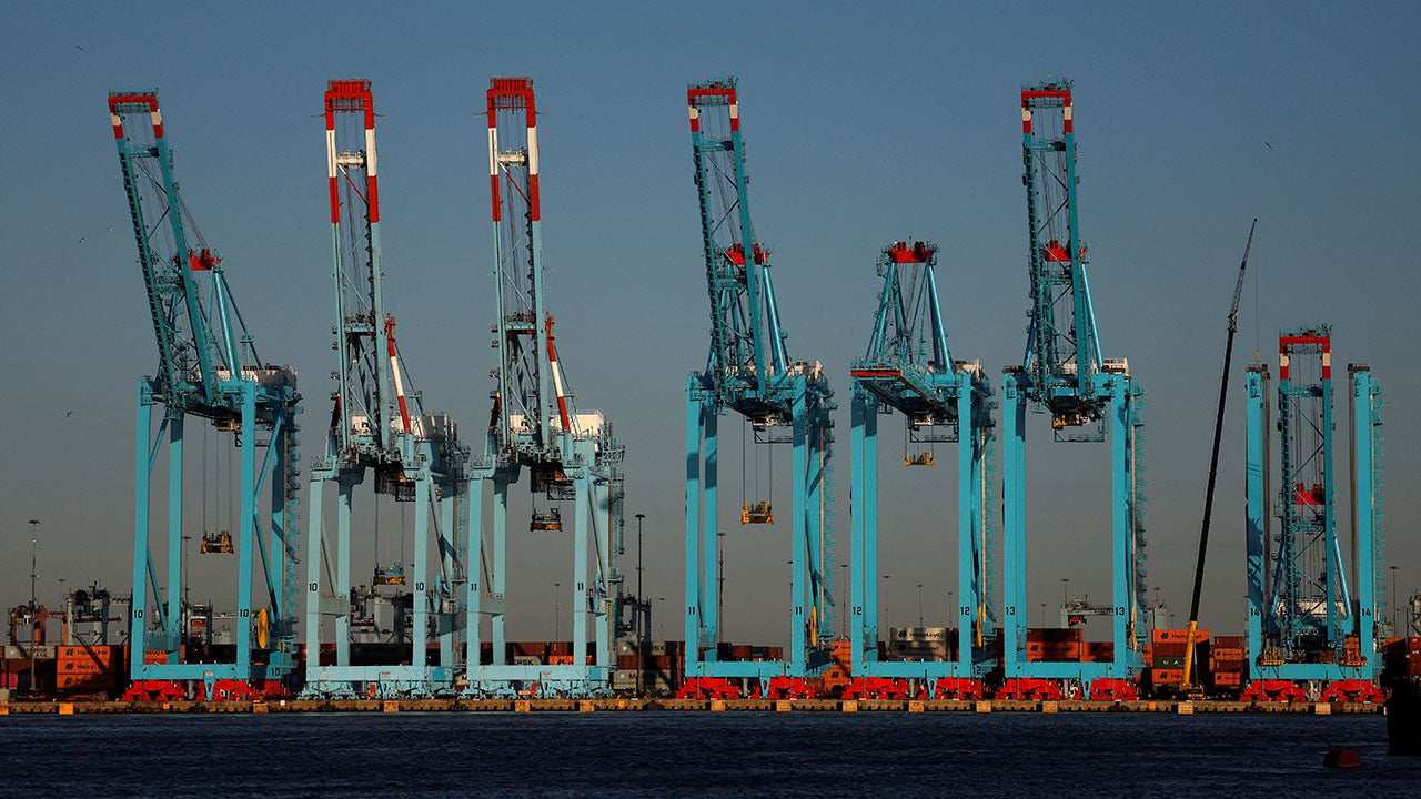 Trump releases plan to rebuild US shipbuilding industry - Indianapolis News | Indiana Weather | Indiana Traffic