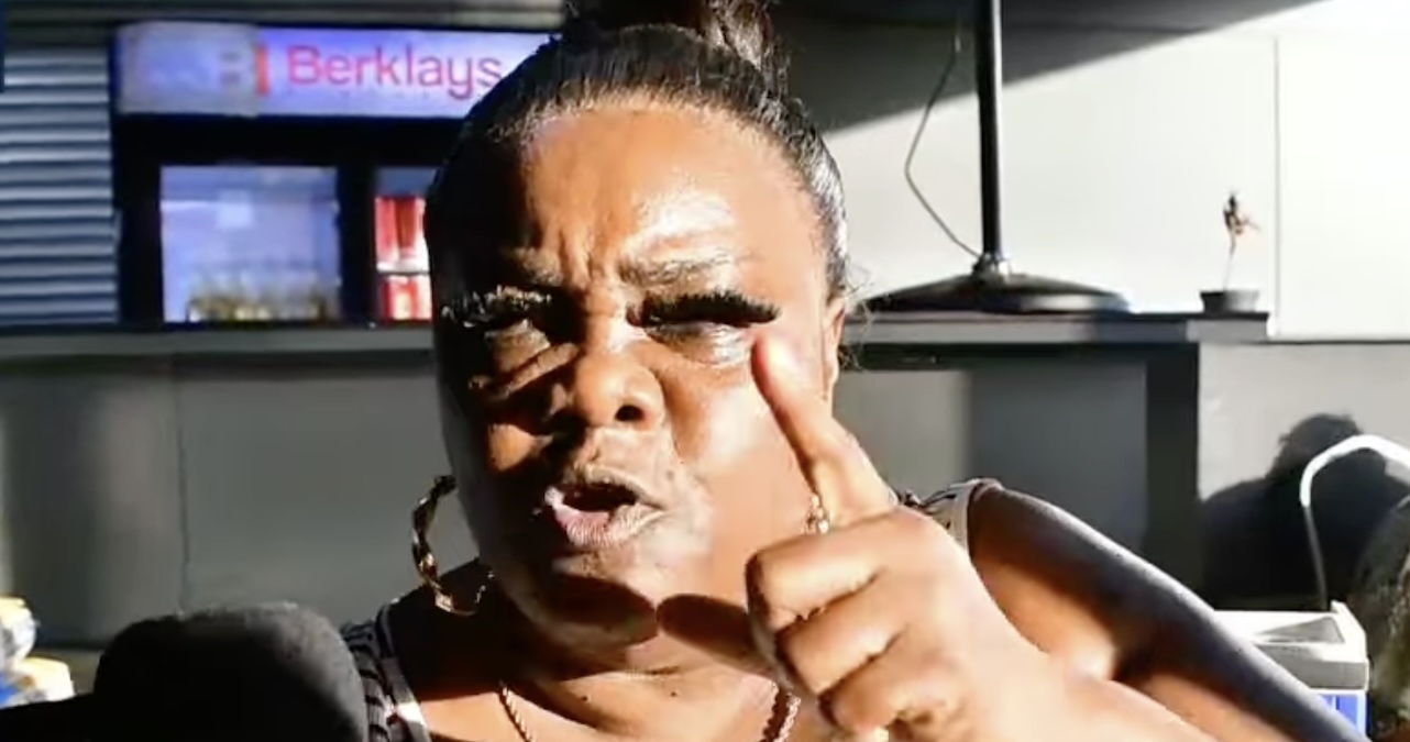 Van Ommeren aan rr- en dr-leden: "jullie gaven pakketten Bouterse aan vrienden en haalden boutjes uit sommige pakketten"