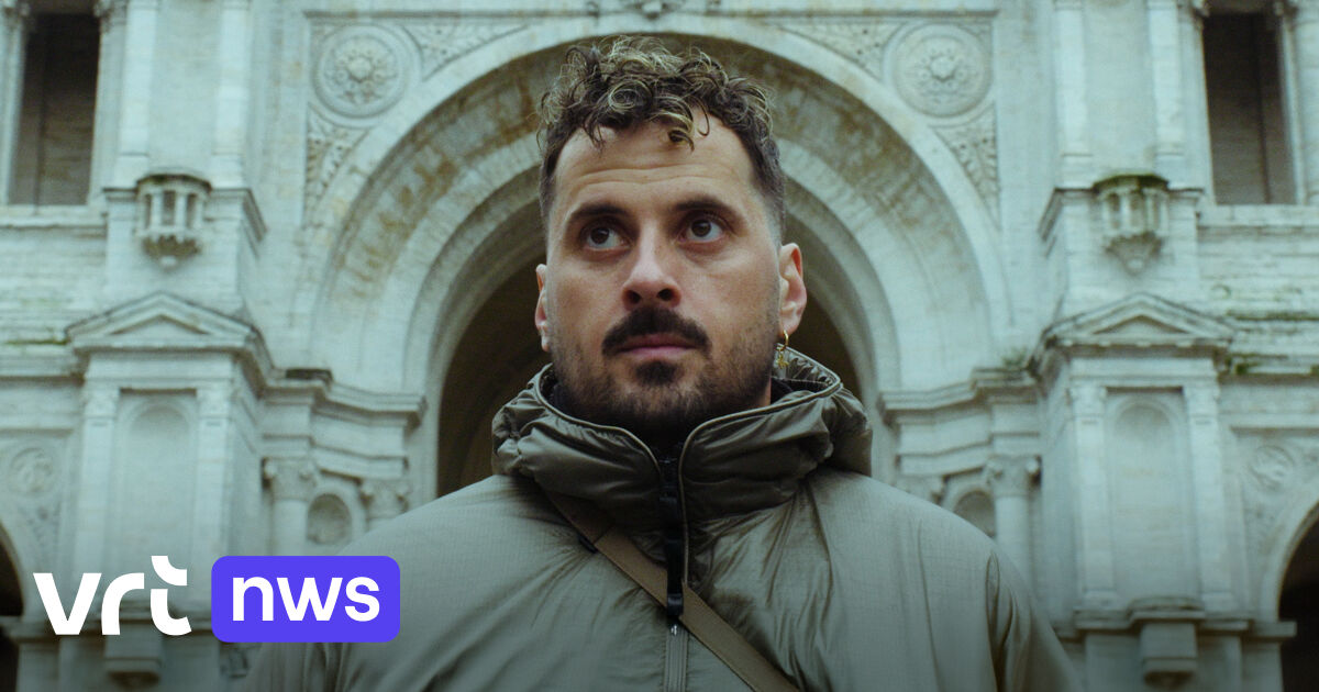 Zwangere Guy sleept je mee in zijn hoofd en hart, terwijl hij zichzelf heruitvindt