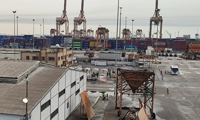 160 Vietnamese sailors on 8 ships trapped in the Persian Gulf as Hormuz shuts down