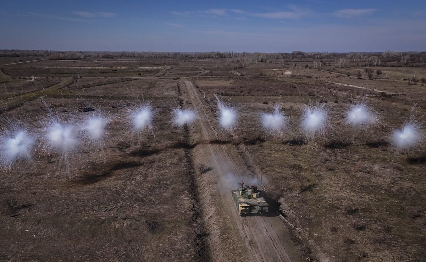 49 Ton Lynx Tamed by Our Soldiers
