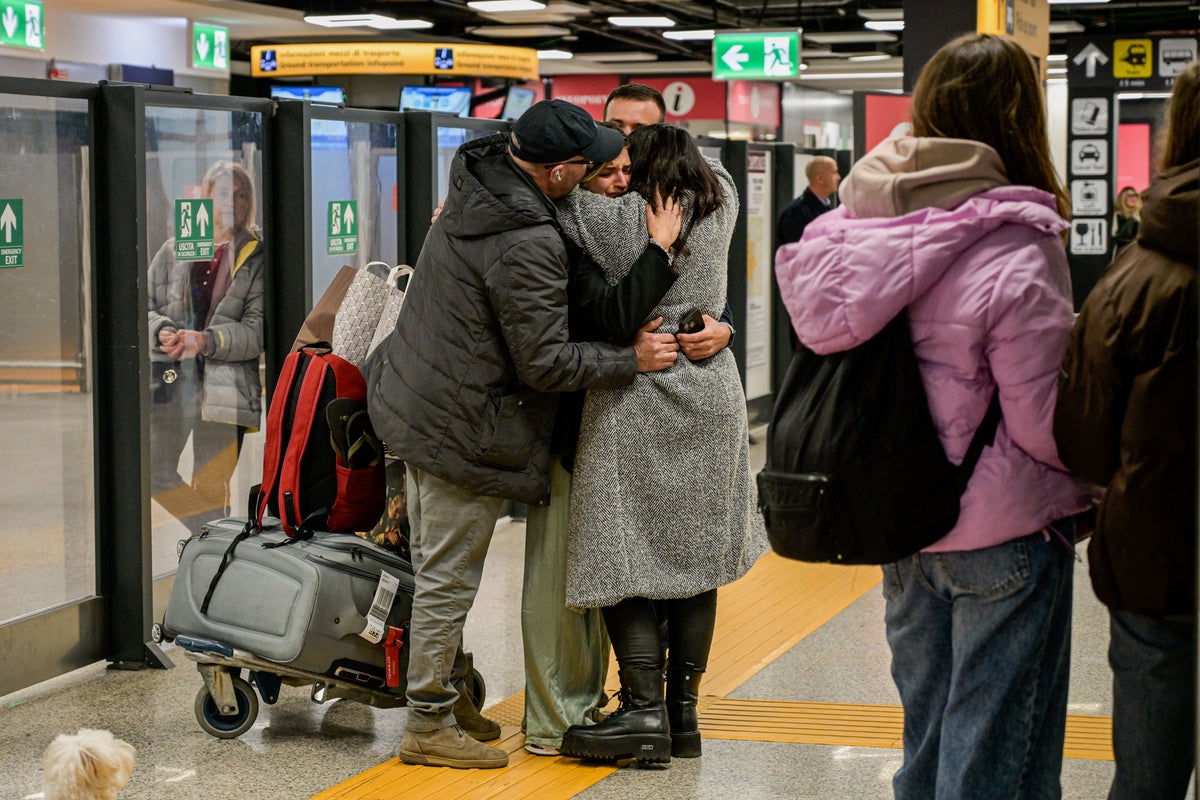 A first repatriation flight brings stranded French citizens home as war in Iran disrupts travel