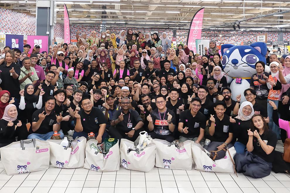 AEON Bank Champions Community Impact Financial Inclusion and Rewarding Raya Campaign Anchored on "Niat di Hati, Budi Terpateri"