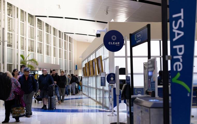 Airline CEOs urge Congress to pay TSA officers amid travel disruption