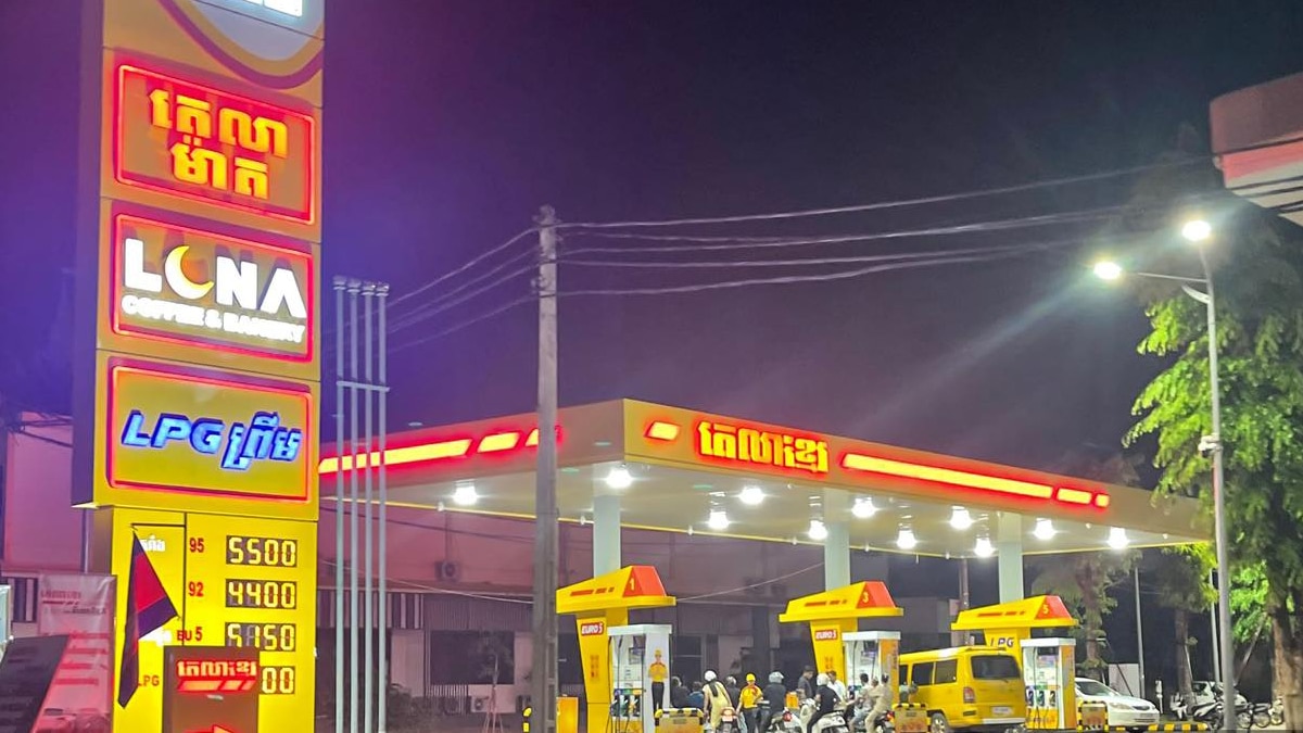 Analyst Says Cambodia’s New Fuel Pricing Mechanism Burdens Citizens and Favors Political Elites