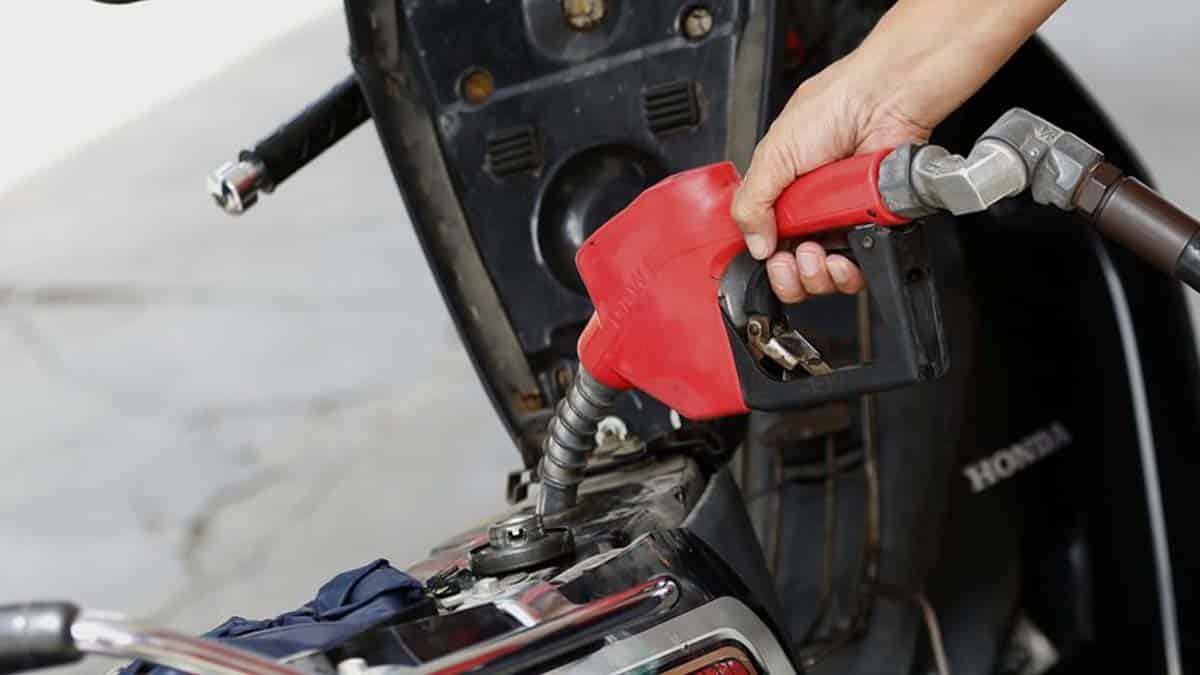 Analyst Says Rising Fuel Prices in Cambodia Unfair as Global Oil Costs Fall