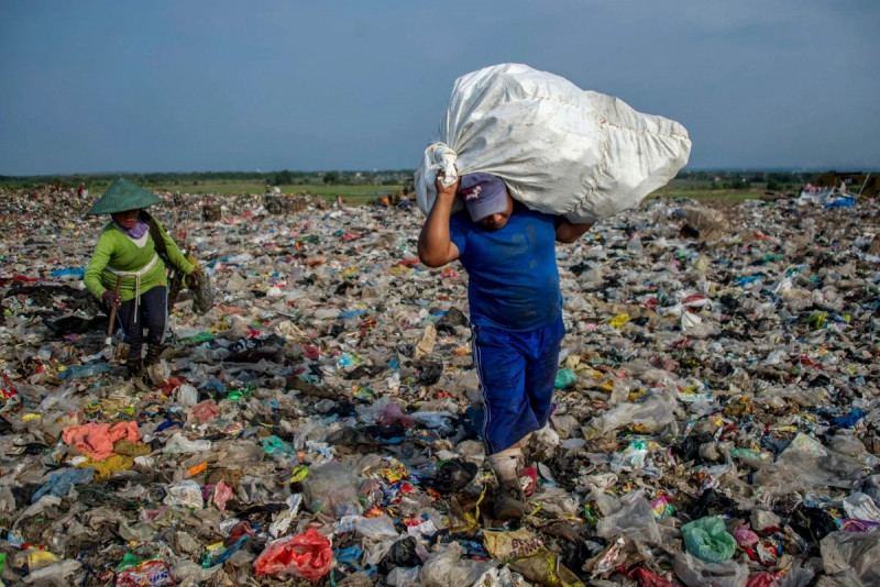 Blacklist countries illegally exporting plastic waste amid industry shift, Govt told