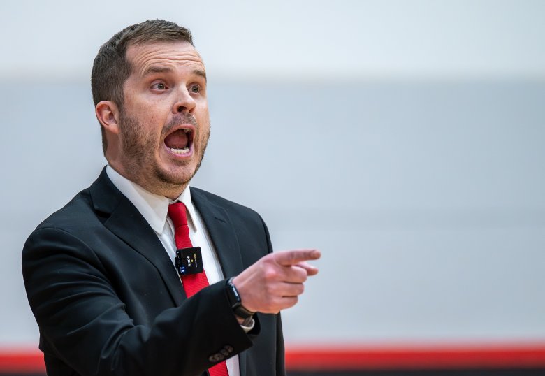 CMCC women’s basketball coach stepping down after 4 national titles