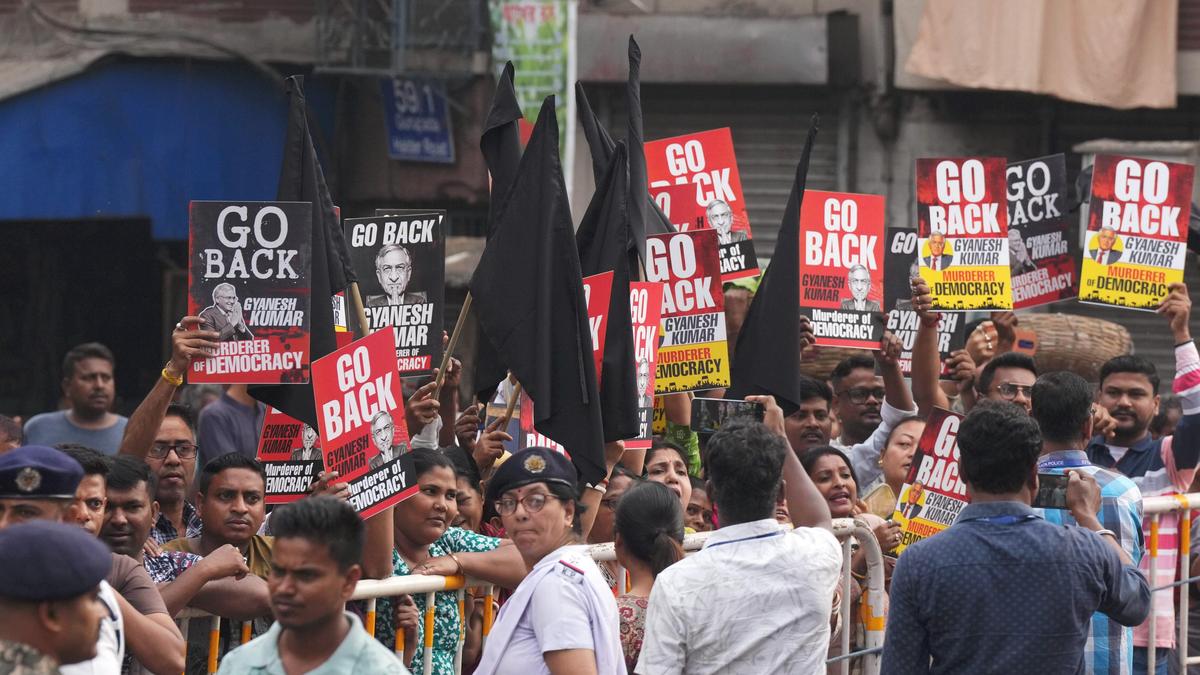 Chief Election Commissioner Gyanesh Kumar shown black flags, faces ‘go back’ slogans in Kolkata