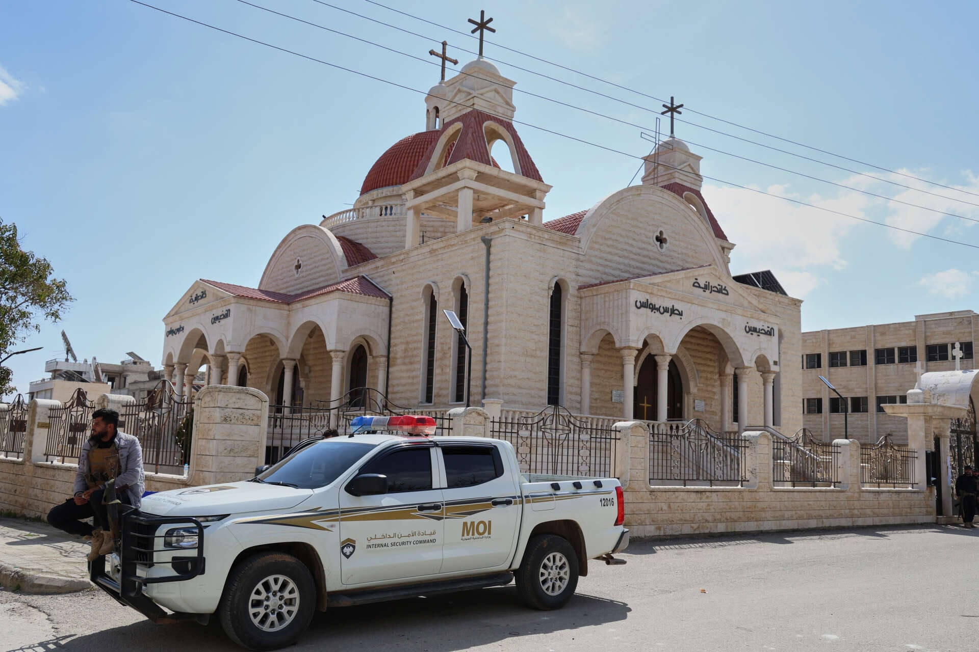 Church leaders urge calm after sectarian violence targets Christian town in Syria