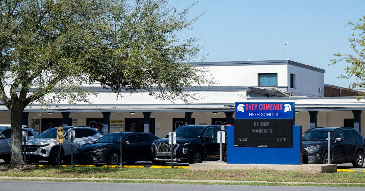 Comeaux students, supporters protest Lafayette district | Education