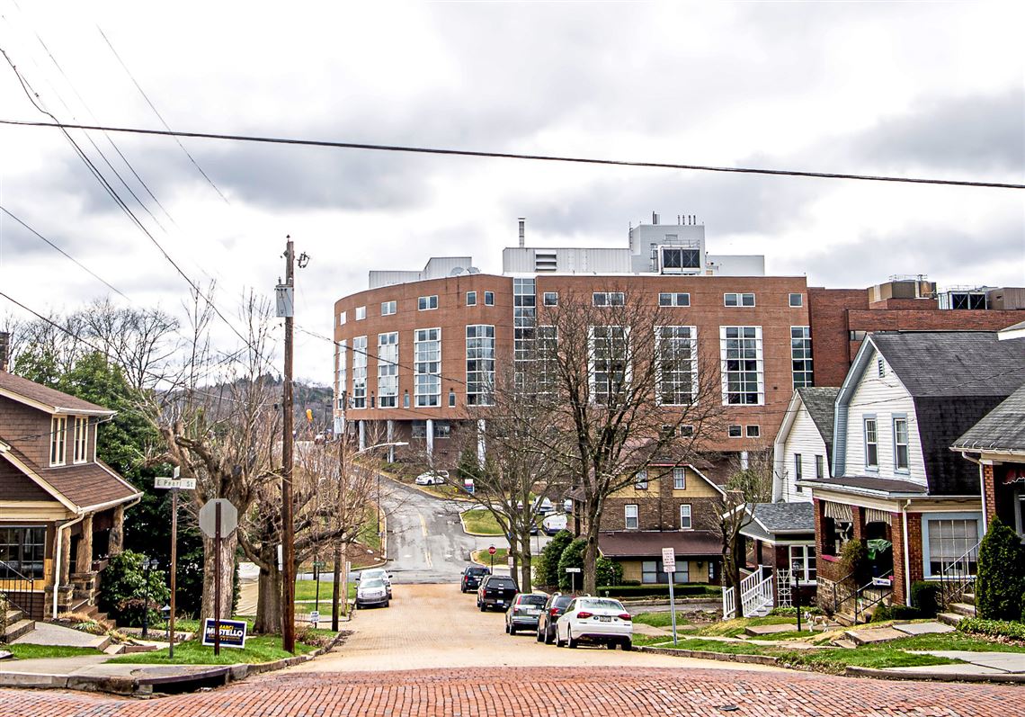 Contact talks bog down at Pittsburgh-area hospital, picketing planned