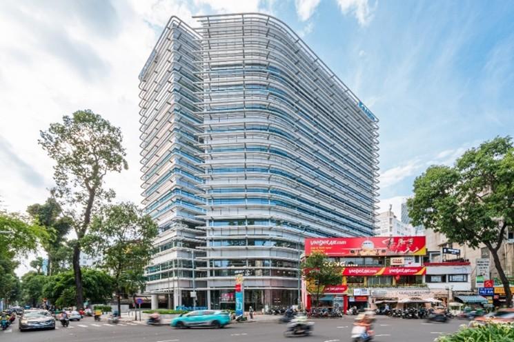 Daikin's new head office building in Vietnam conceptualized and designed by Nikken Sekkei, has achieved the world's first three Platinum certifications for environmental and health standards
