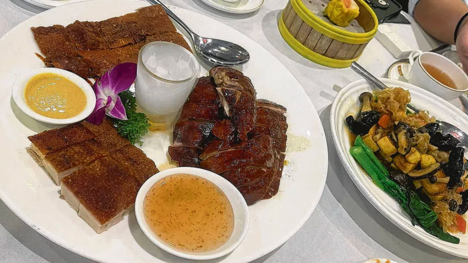 Diners not only eat but also guess the bill! Customer was really shocked to pay S$378 for a 3-meat platter from a Chinese restaurant