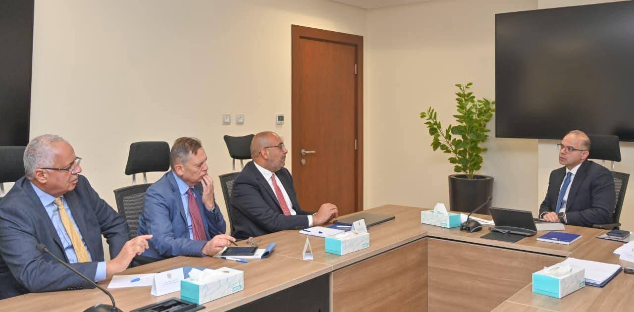 Egypt’s investment minister meets sugar producers to review market conditions, boost investment