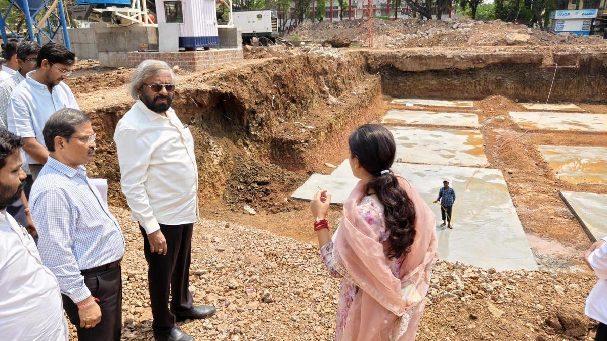 Ensure there is no drinking water scarcity in district, Khandre tells officials