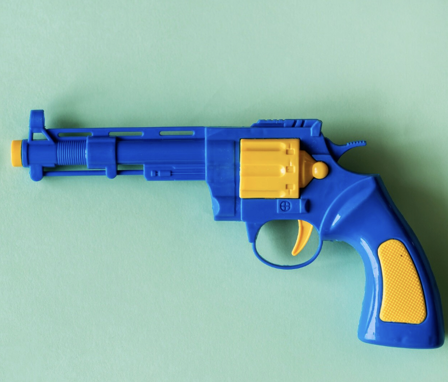 Family misses flight because of son's toy gun in hand carry; pays S$3000 for new tickets