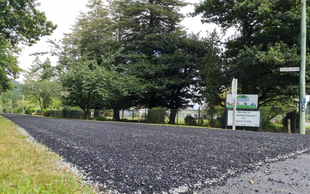 First rubber road laid in New Zealand is made from recycled tyres