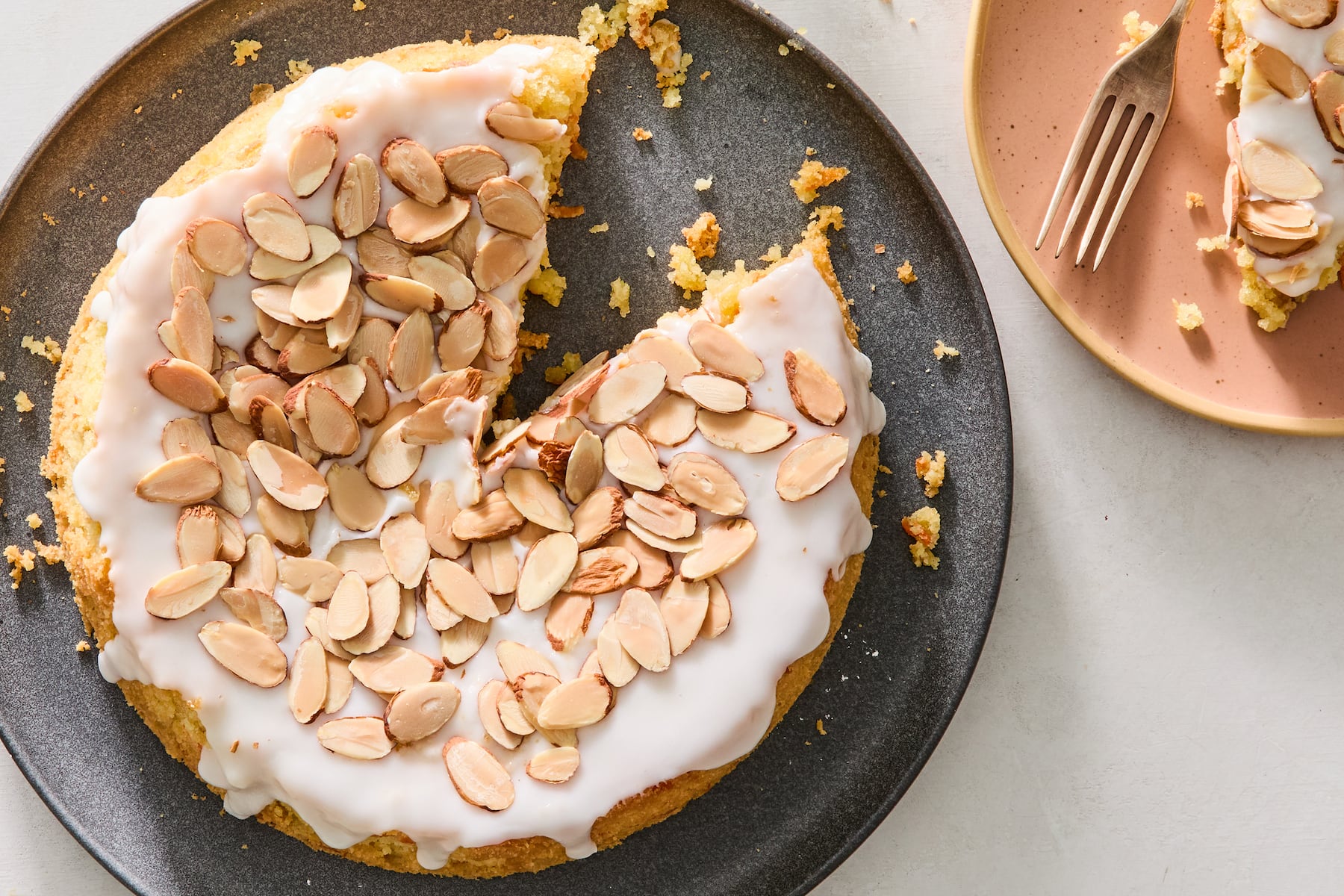 Flourless carrot almond crunch cake