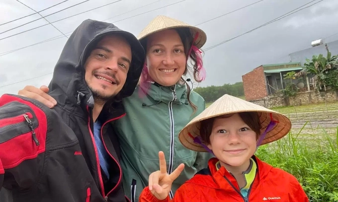 Foreigners experience rural culture in Vietnam by herding cattle, teaching English