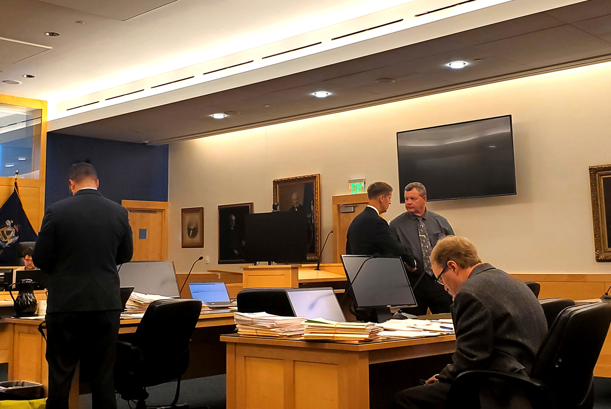 Former Maine prison official to plead guilty to theft and accepting bribes