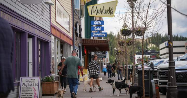 Fuel cost spikes are tanking hopes for Canadian business, survey suggests - National