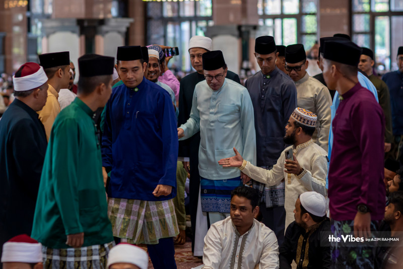 Govt to disburse special financial aid to civil servants, retirees, and religious personnel