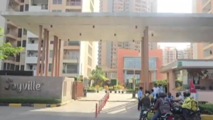 Gurugram man, battling depression, jumps from 23rd floor with 2-year-old daughter
