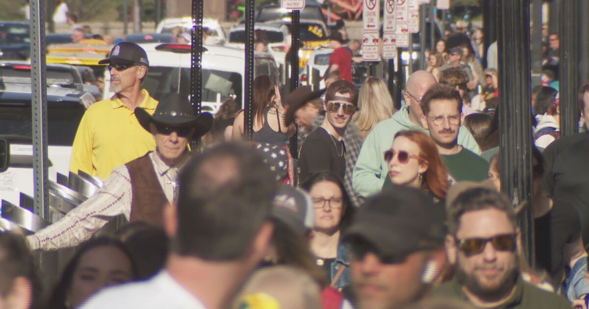 How are Nashville tourists dealing with rising gas prices?