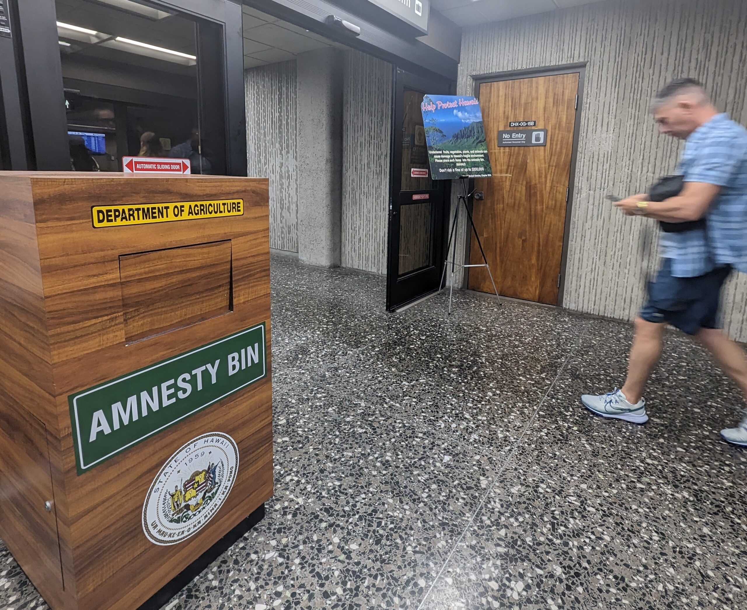 Inspectors Let 'Lightly Infested' Goods Into State. Lawmakers Want It To End