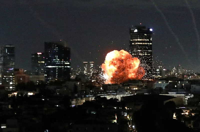 Iran warns US over ground attack as regional powers meet in Pakistan