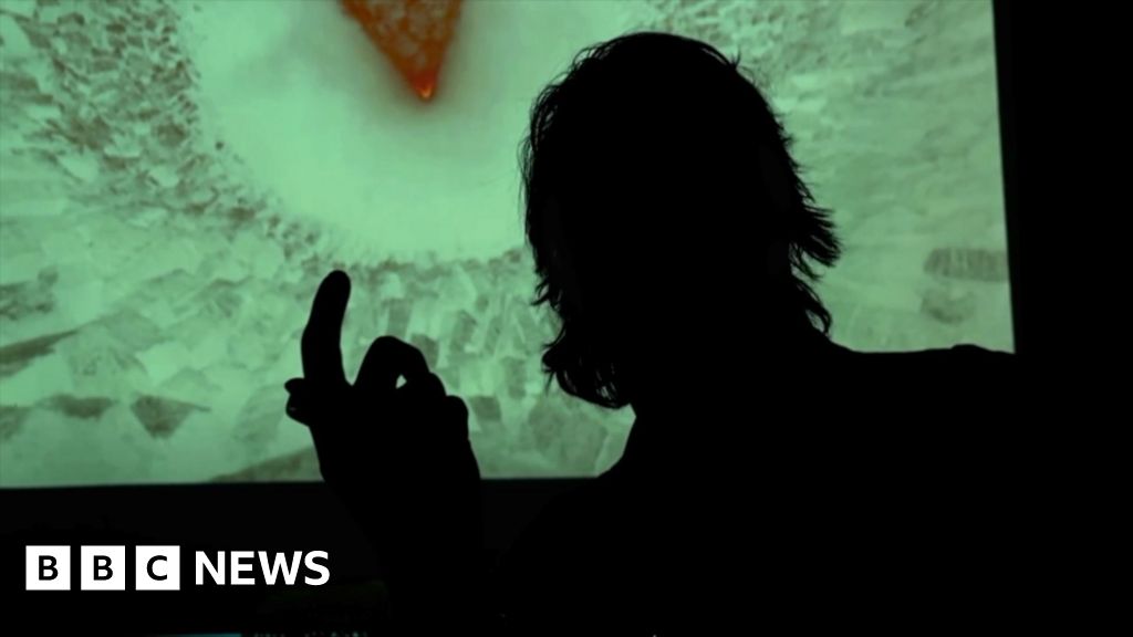 Iranians show daily life under air strikes and regime crackdown