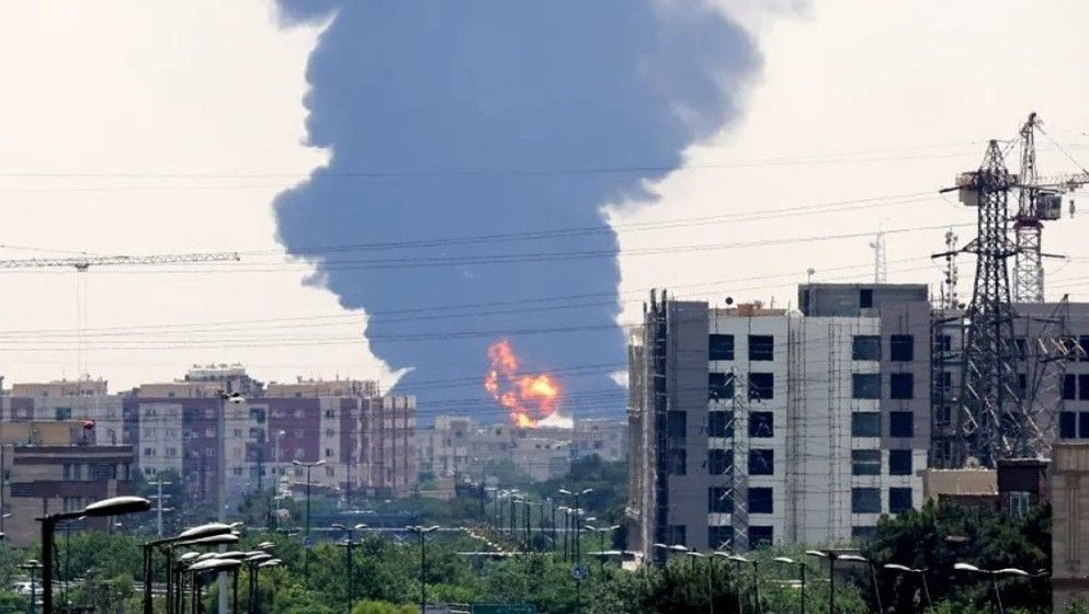 Israeli Army Announces Start of Extensive Wave of Airstrikes o...