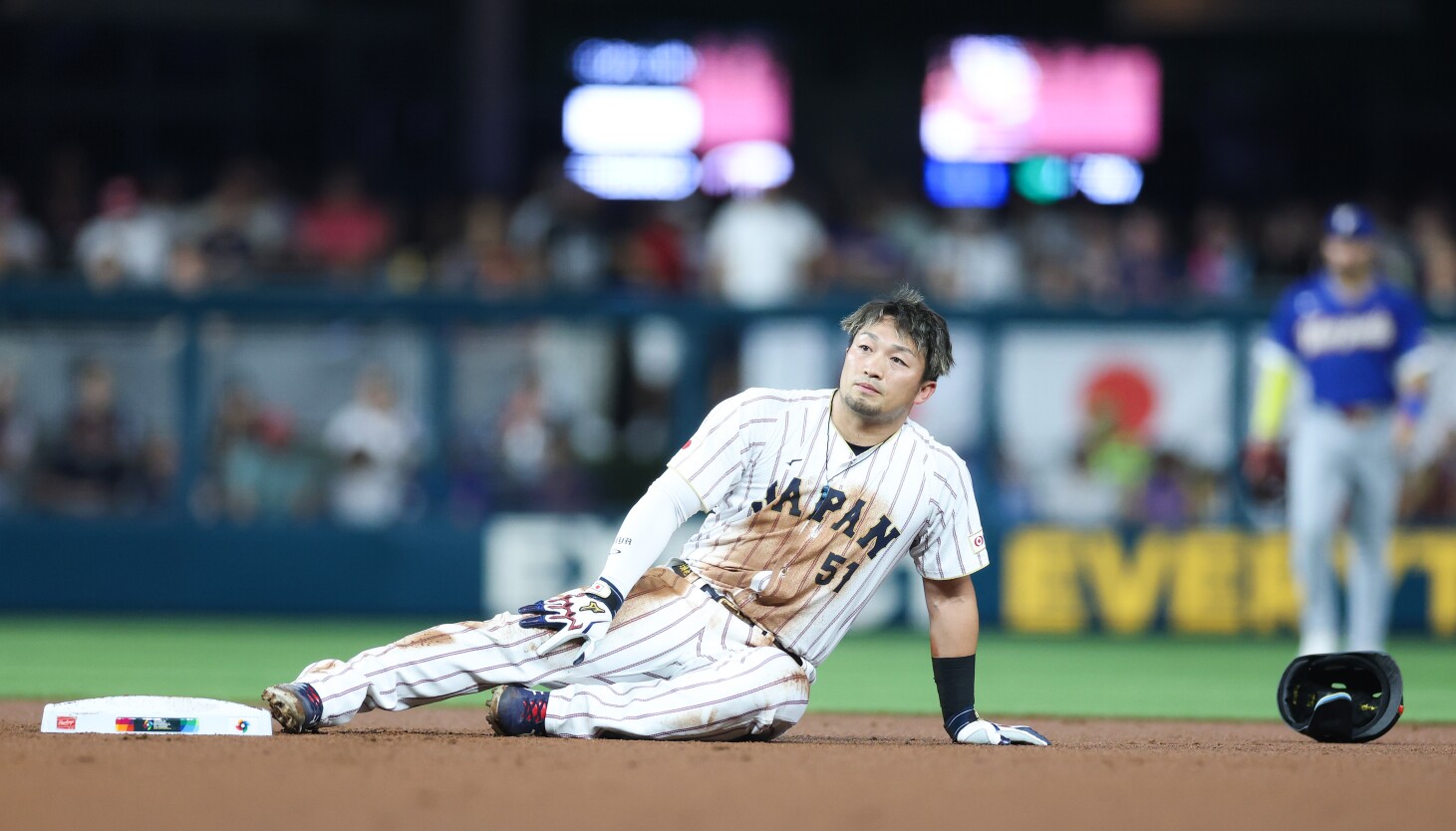 Japan's Seiya Suzuki leaves WBC quarterfinal after appearing to hurt leg on slide