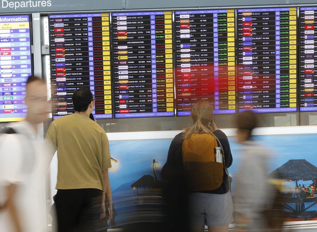 Ilustratīvs attēls: ceļotāji lidostā