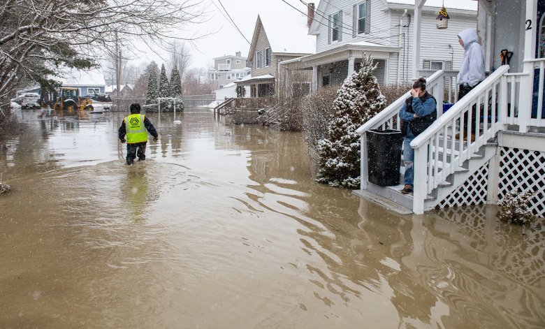 Lewiston water main break causes flooding, boil order