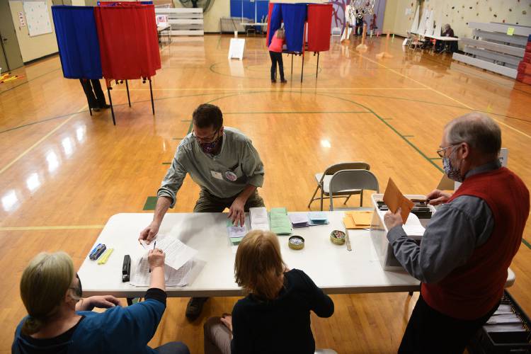 Lyme voters approve $9.86M school budget