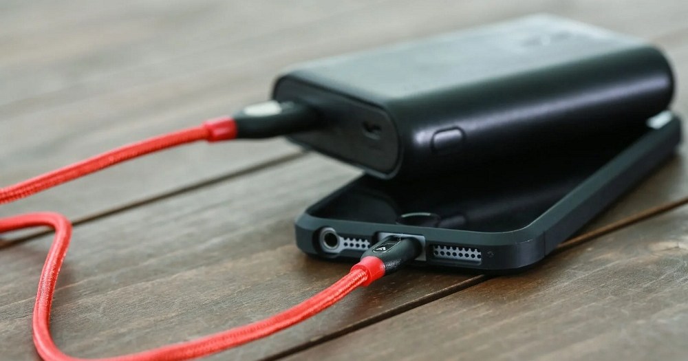 Major Tokyo subway line shut down by in-train mobile battery fire