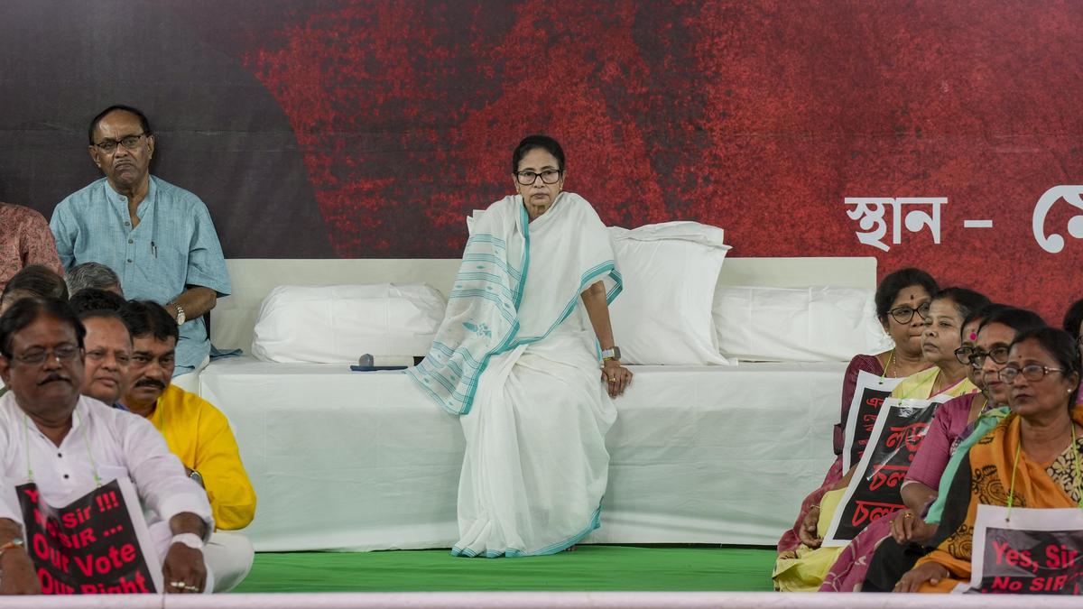 Mamata begins sit-in protest against SIR in Kolkata